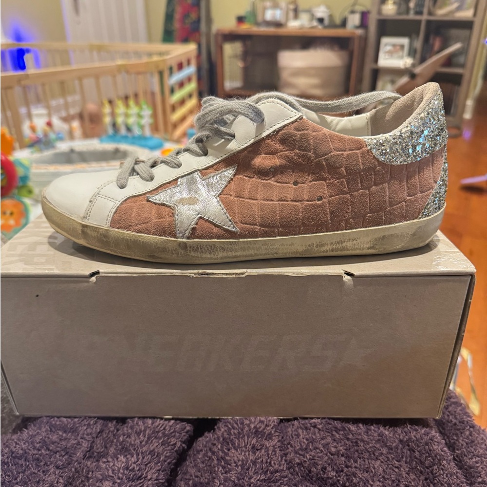 Golden goose superstars size 39
New